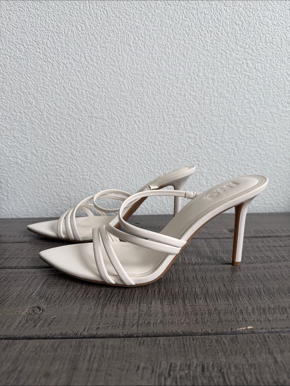 INC International Concepts Larmina White Pointed-Toe Mule Sandals NIB